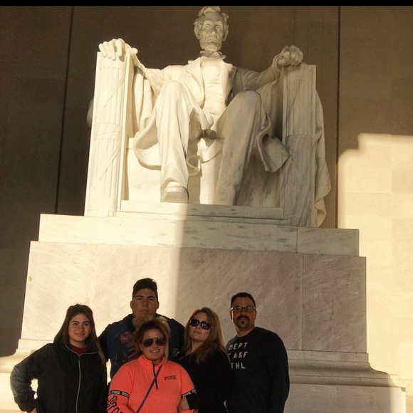 Meet your Posher, Sarah - Picture 2 of 7